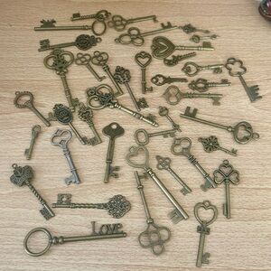 Decorative Skeleton Keys For Jewelry Crafts Decor. UNUSED